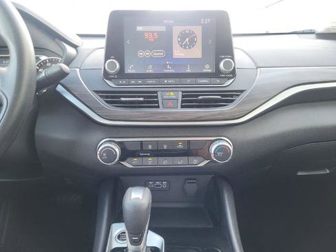 Used 2024 Nissan Altima 2.5 SV image 17
