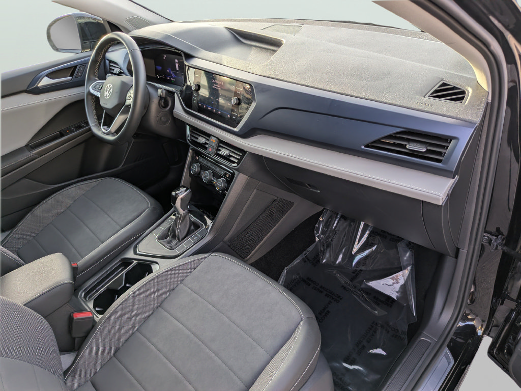 Certified 2024 Volkswagen Taos SE FWD image 11