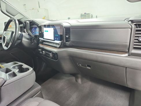 Used 2025 Chevrolet Silverado 1500 LT AWD/4WD image 38
