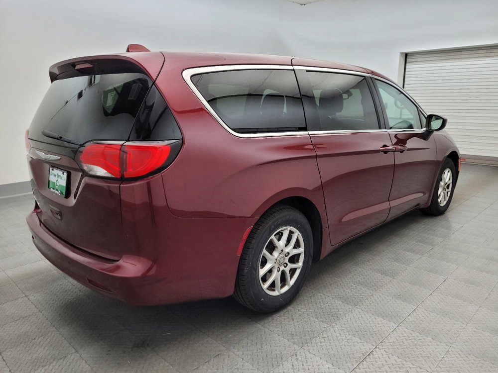 Used 2017 Chrysler Pacifica Touring FWD image 9
