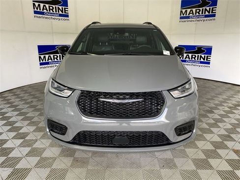 Used 2025 Chrysler Pacifica Limited image 12