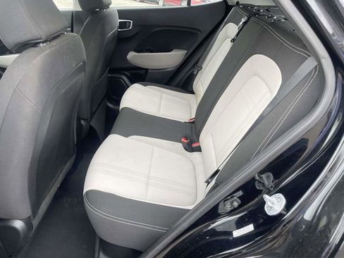 Used 2022 Hyundai Venue SEL FWD image 8