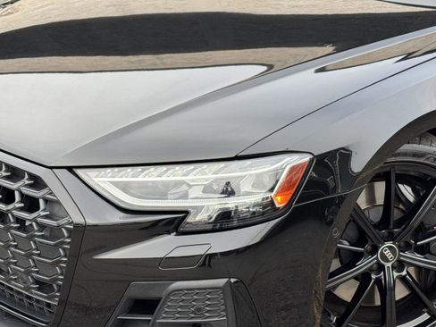 Used 2022 Audi S8 AWD/4WD image 4