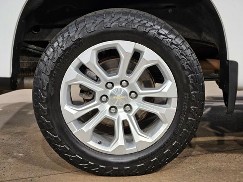 Used 2023 Chevrolet Silverado 1500 LTZ AWD/4WD image 17