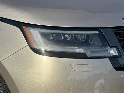 Used 2024 Land Rover Range Rover Long Wheelbase Autobiography image 12