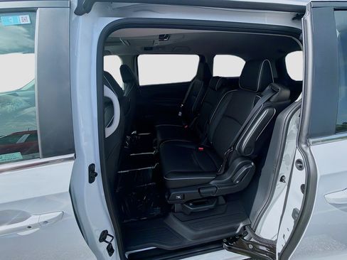 New 2026 Honda Odyssey Touring image 21