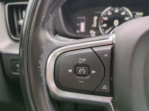 Used 2019 Volvo XC60 T5 Momentum w/ Premium Package image 30