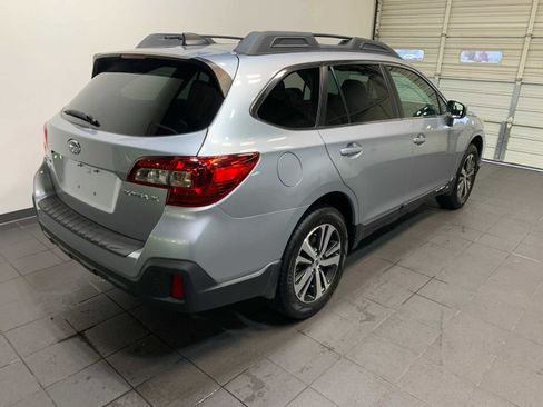 Used 2019 Subaru Outback 2.5i Limited w/ Popular Package #2 image 3