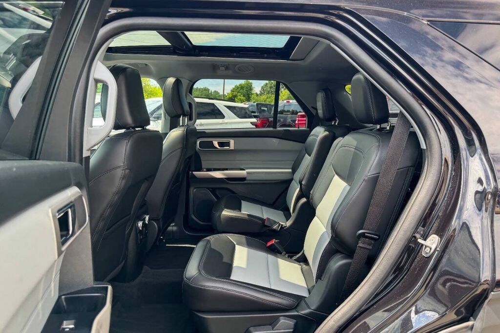 Used 2023 Ford Explorer XLT w/ Equipment Group 202A AWD/4WD image 19