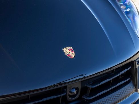 Certified 2025 Porsche Macan image 16