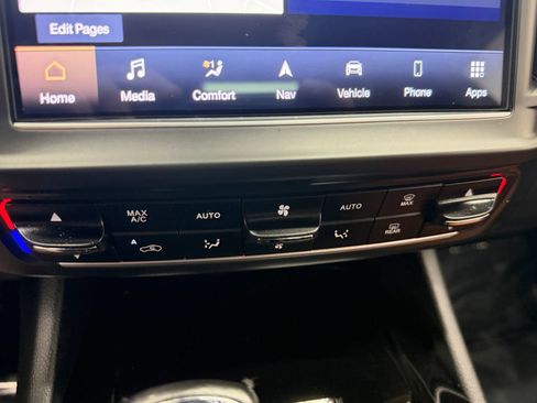 Used 2021 Maserati Levante AWD/4WD image 31