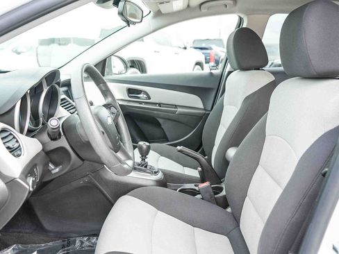 Used 2016 Chevrolet Cruze LS FWD image 18