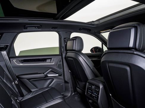 New 2026 Porsche Cayenne image 16