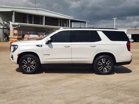 Used 2021 GMC Yukon AT4 w/ Rear Media and Nav Package AWD/4WD image 4