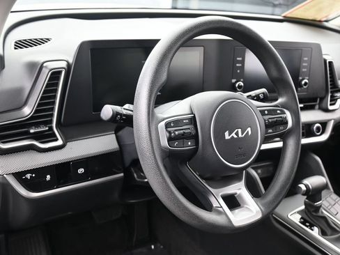 Used 2025 Kia Sportage LX FWD image 14