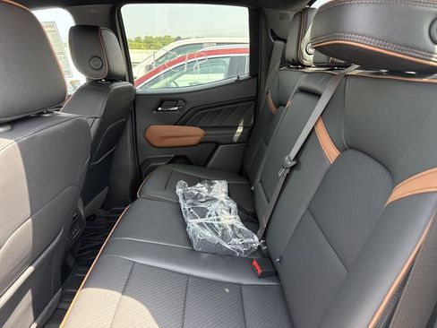 New 2026 GMC Canyon AT4 w/ AT4 Premium Package AWD/4WD image 6