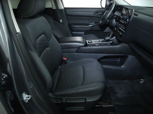 Used 2025 Nissan Pathfinder SV image 37