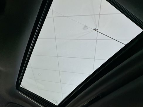 Used 2022 Toyota Corolla SE w/ SE Premium Package image 24