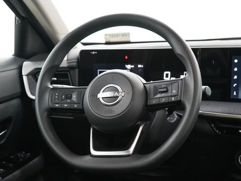 Used 2025 Nissan Kicks SV w/ SV Premium Package AWD/4WD image 17