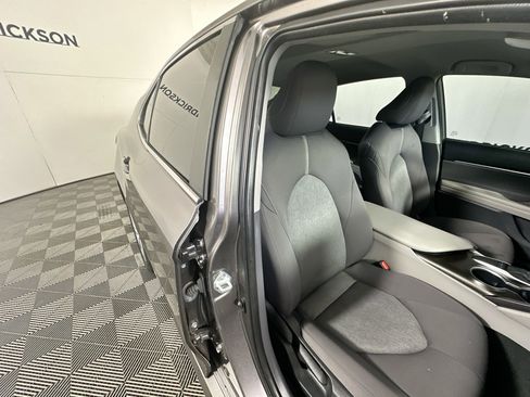 Used 2023 Toyota Camry LE image 27