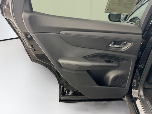 Used 2023 Nissan Ariya AWD image 28