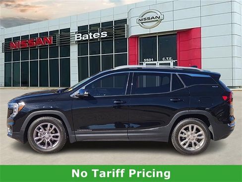Used 2022 GMC Terrain SLT w/ Tech Package image 3