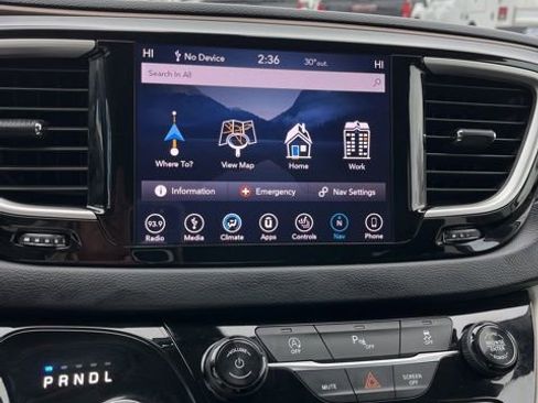 Used 2018 Chrysler Pacifica Touring-L w/ Premium Audio Group FWD image 48