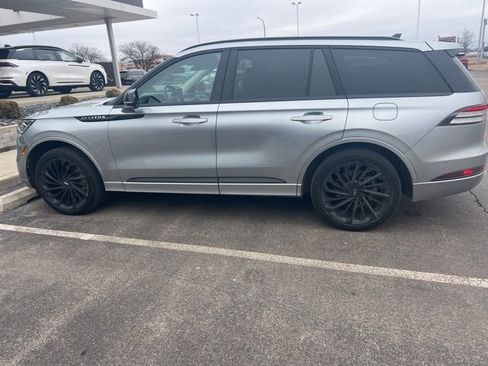 Used 2024 Lincoln Aviator Reserve w/ Equipment Group 201A image 2