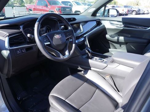 Certified 2025 Cadillac XT6 Premium Luxury image 18