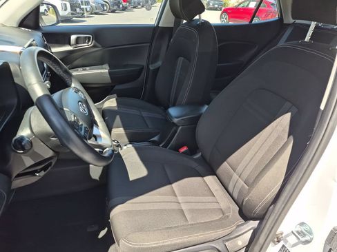 Used 2025 Hyundai Venue SEL FWD image 25