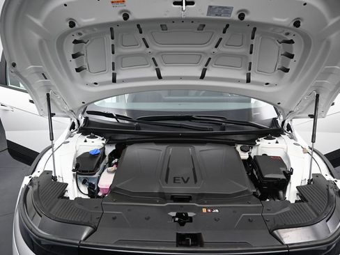 Used 2025 Hyundai Ioniq 5 SE RWD image 39