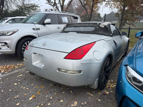 Used 2009 Nissan 350Z Touring image 7