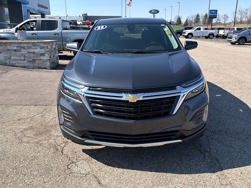 Used 2023 Chevrolet Equinox LT image 2