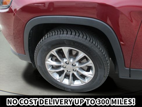 Used 2019 Jeep Cherokee Latitude Plus w/ Cold Weather Group AWD/4WD image 32