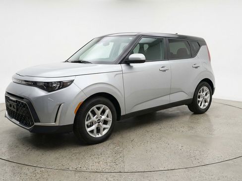 Used 2025 Kia Soul LX w/ LX Technology Package image 2