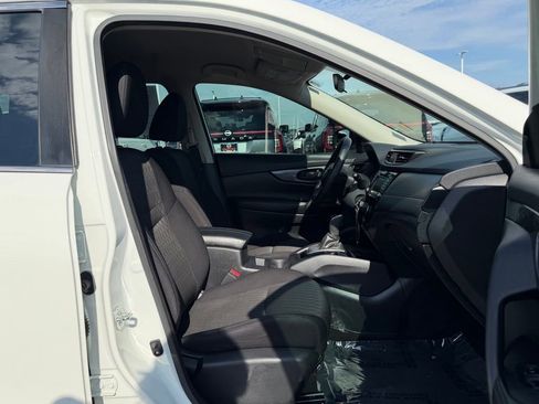 Used 2020 Nissan Rogue S FWD image 23