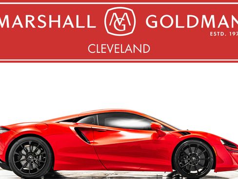 Used 2023 McLaren Artura RWD image 1