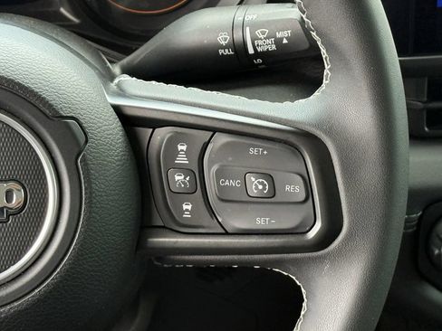 Used 2025 Jeep Gladiator Rubicon w/ Steel Bumper Group AWD/4WD image 12