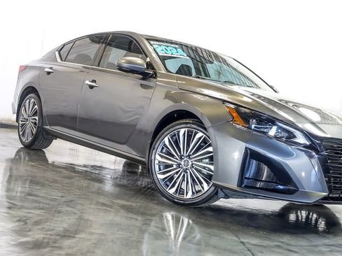 Used 2024 Nissan Altima 2.5 SL AWD/4WD image 5