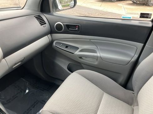 Used 2014 Toyota Tacoma 4x4 Double Cab w/ SR5 Package image 27