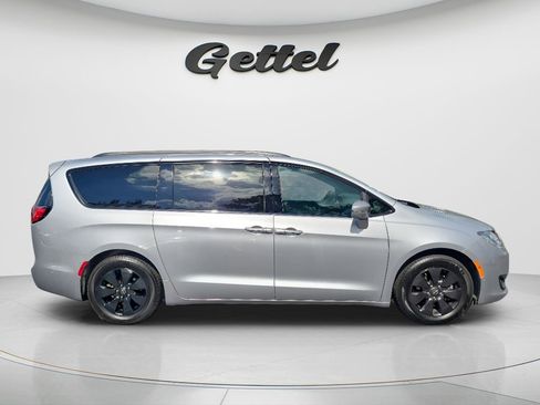 Used 2019 Chrysler Pacifica Limited w/ Advanced Safetytec Group FWD image 4
