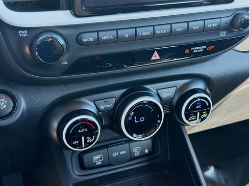 Used 2024 Hyundai Venue Limited image 15