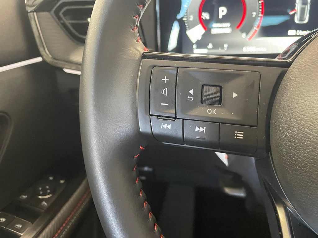 Certified 2025 Nissan Kicks SR FWD image 12
