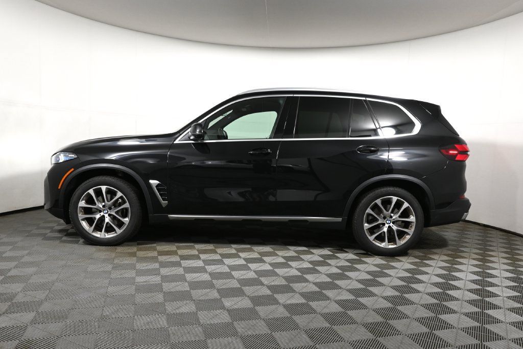 Certified 2025 BMW X5 xDrive40i w/ Parking Assistance Package AWD/4WD image 2