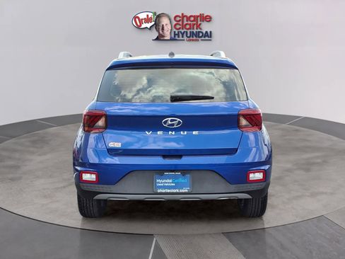 Certified 2025 Hyundai Venue Limited FWD image 4