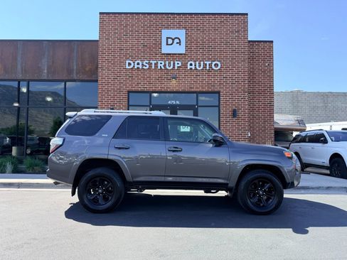 Used 2016 Toyota 4Runner SR5 AWD/4WD image 9