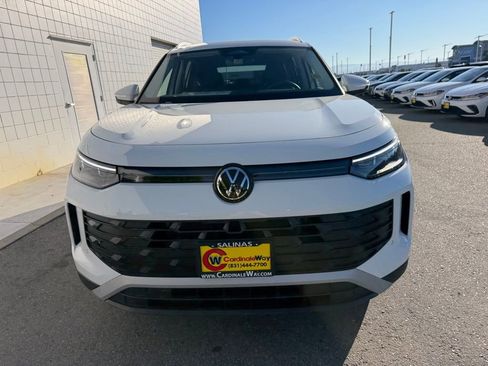 New 2026 Volkswagen Tiguan SE FWD image 9
