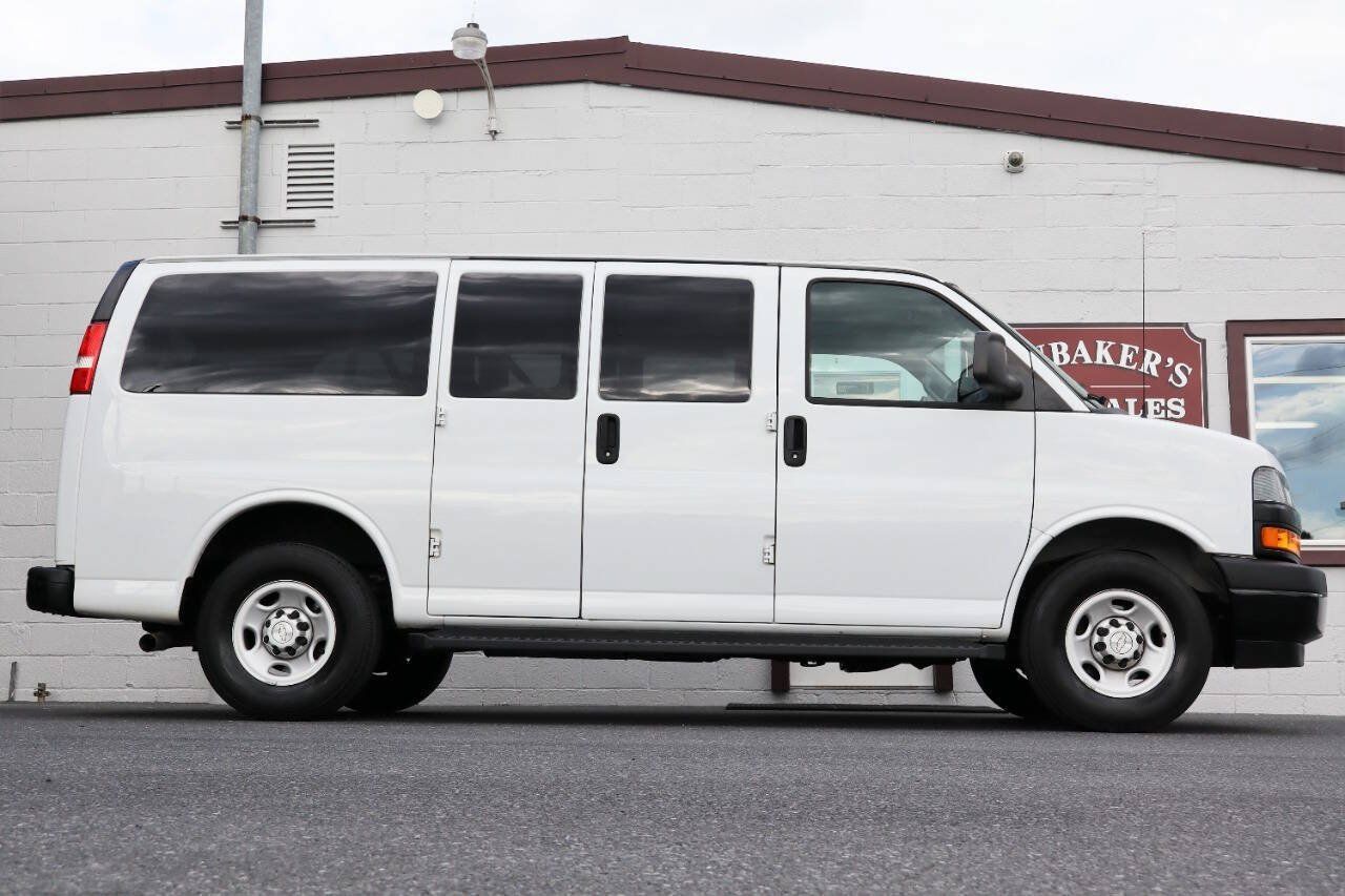 Used 2018 Chevrolet Express 2500 LS w/ Driver Convenience Package RWD image 9
