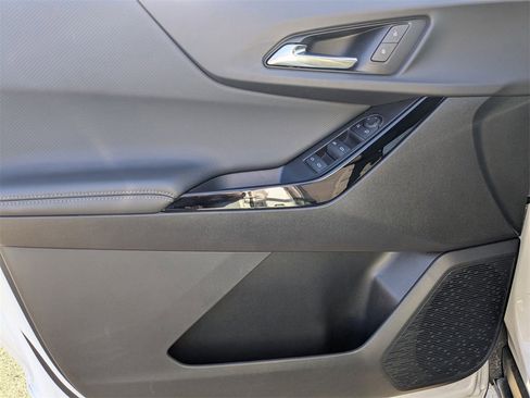 Used 2025 Chevrolet Equinox LT image 17