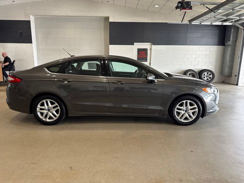 Used 2016 Ford Fusion SE FWD image 8
